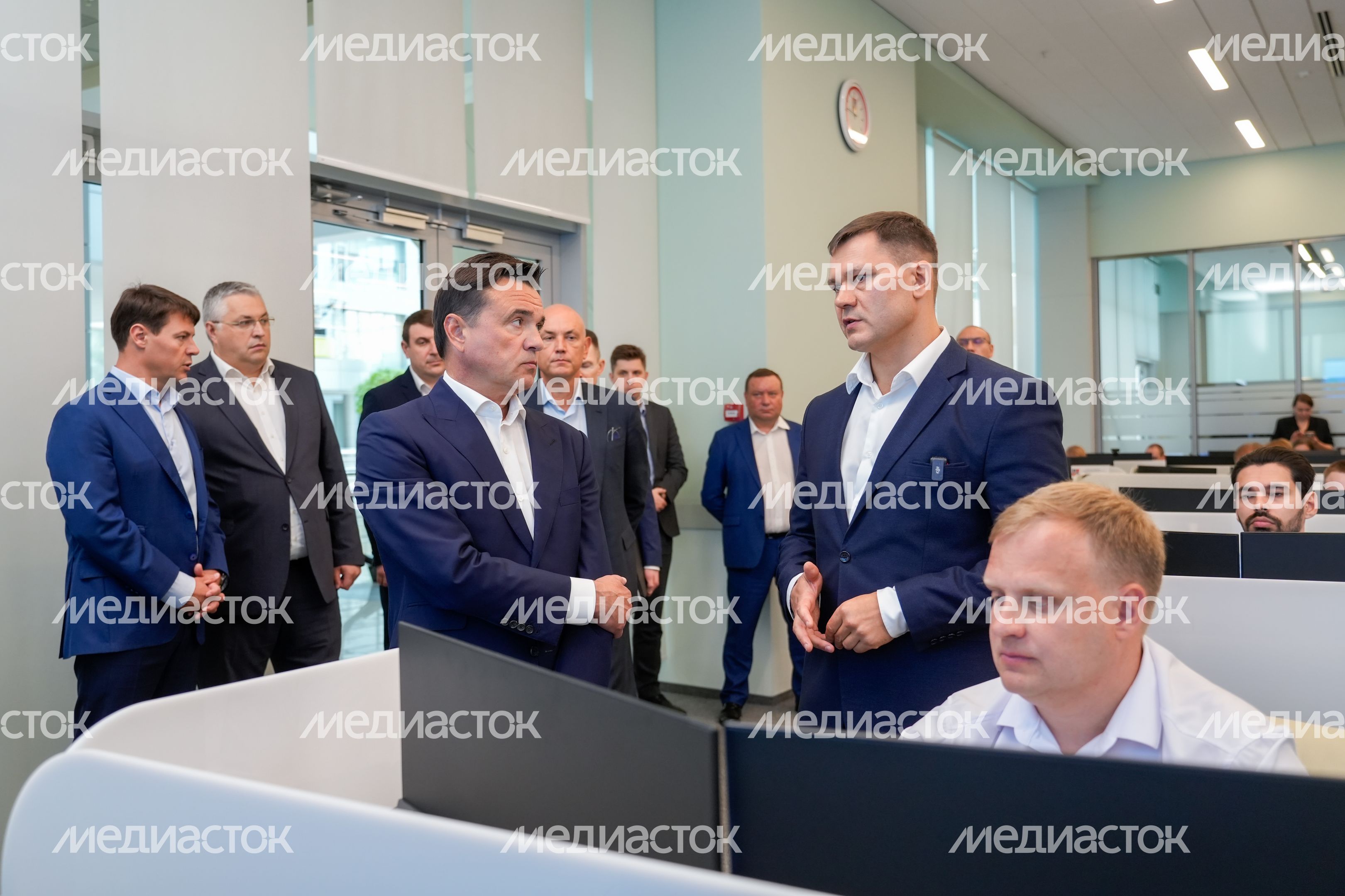 Андрей Воробьев посетил единый центр управления ЖКХ региона Андрей Воробьев посетил единый центр управления ЖКХ региона