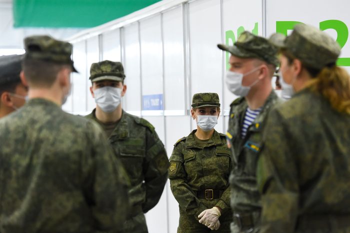 Медицинский центр для больных с коронавирусом, организованный в павильонах Конгрессно-выставочного центра в Кубинке