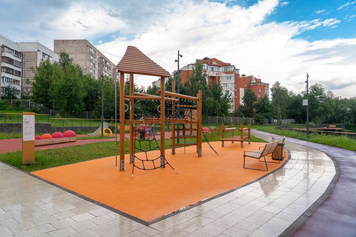 Детская площадка на набережной реки Теребенки в Чехове