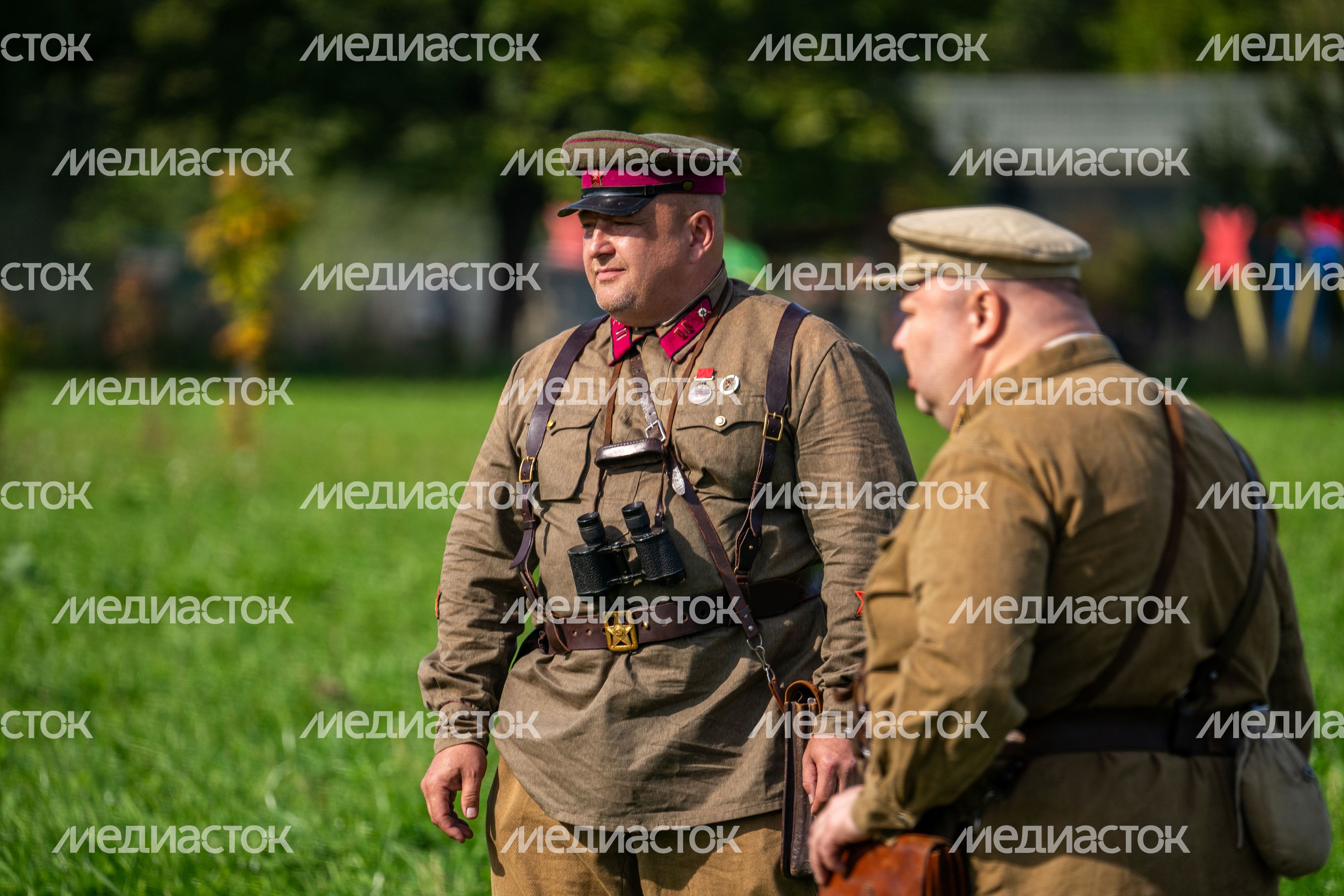 Офицеры на поле боя в военно-исторической реконструкции Битвы за Москву Офицеры на поле боя в военно-исторической реконструкции Битвы за Москву