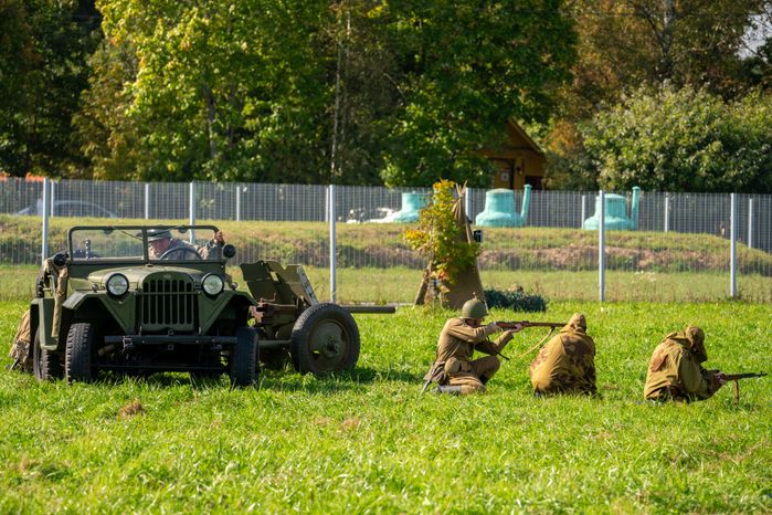 Идет бой в военно-исторической реконструкции Битвы за Москву