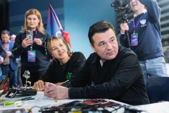Андрей Воробьев дал старт финалу  международного чемпионата «Битва роботов»