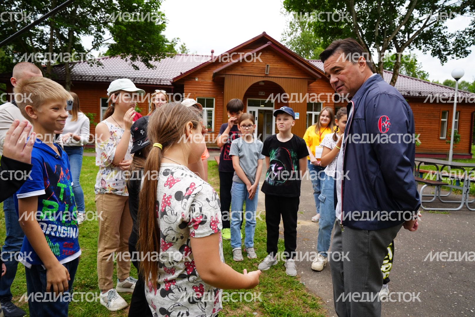 Посещение детей участников СВО в оздоровительном комплексе «Литвиново» Губернатором Подмосковья