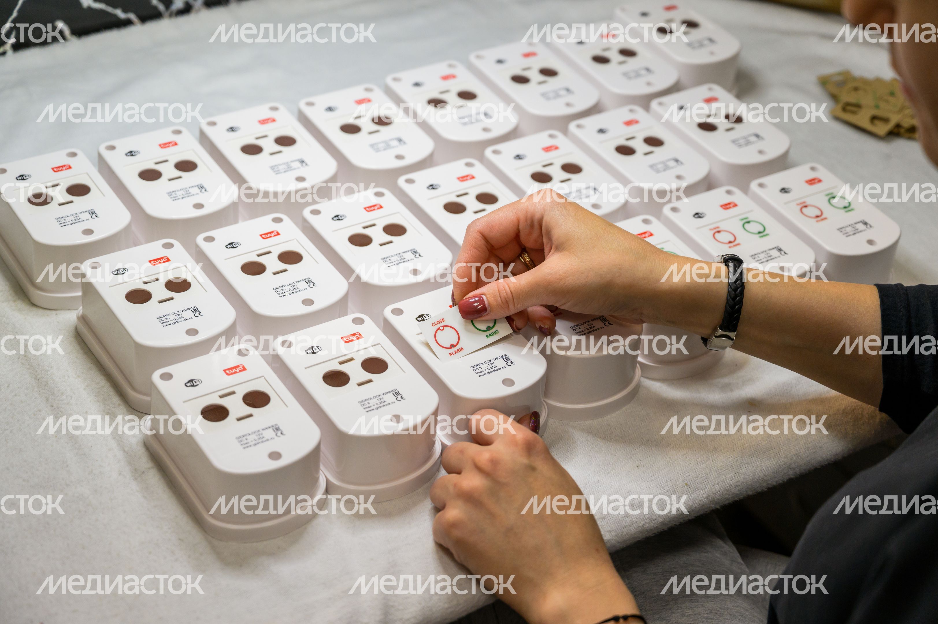 Сборка электропривода шарового крана для системы защиты от протечек воды Gidrolock от производителя из Мытищ