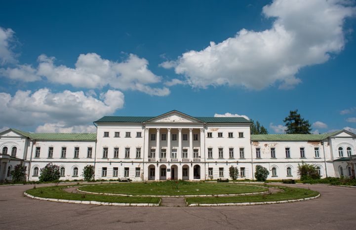 Весенние виды усадьбы Ивановское