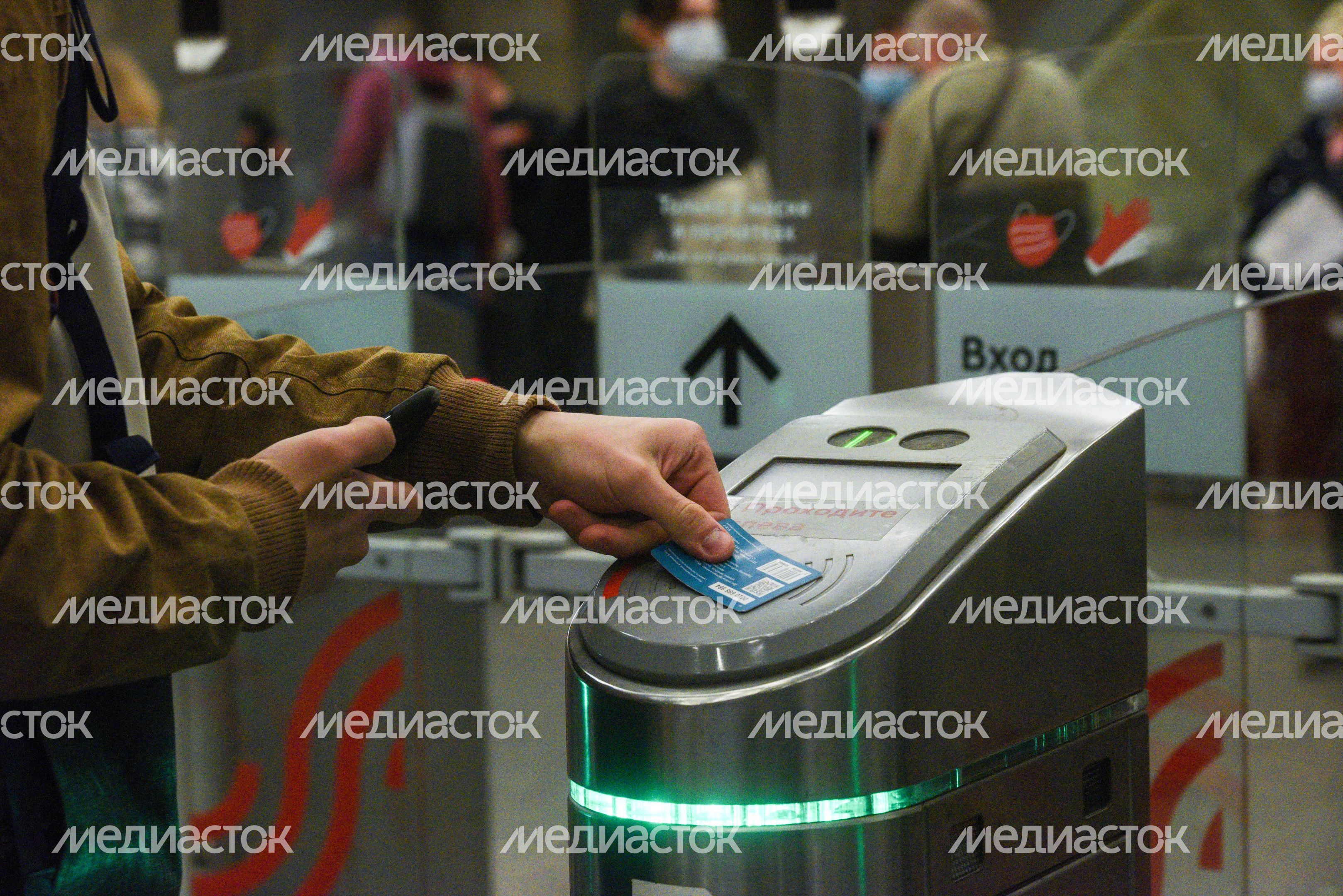 Проверки соблюдения масочно-перчаточного режима в общественном транспорте в Москве