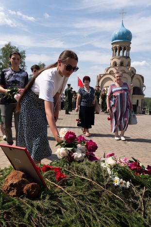 Перезахоронение солдат ВОВ в деревне Ельня