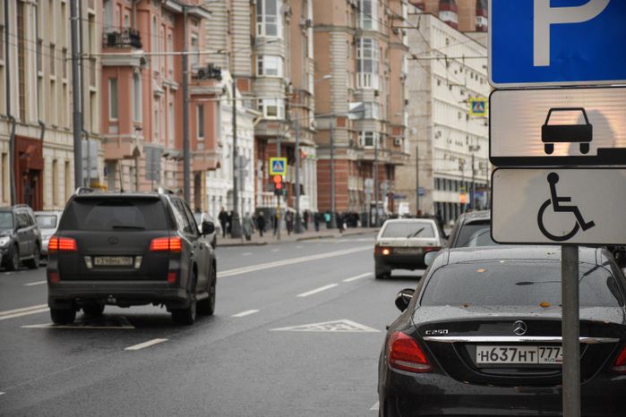 Повседневная жизнь города в Москве осенью