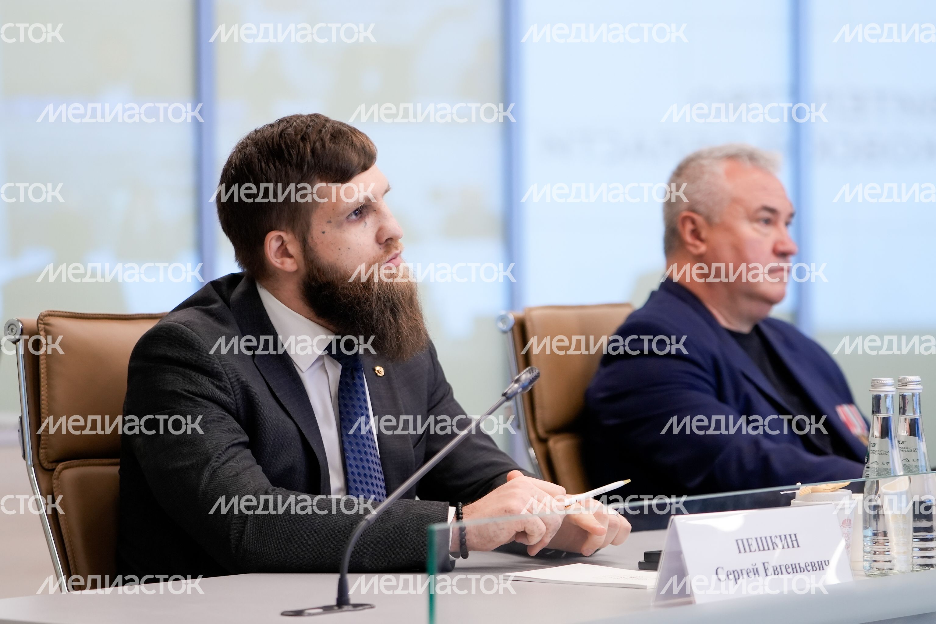 На совещании с губернатором главной темой стала поддержка защитников Родины и их близких На совещании с губернатором главной темой стала поддержка защитников Родины и их близких