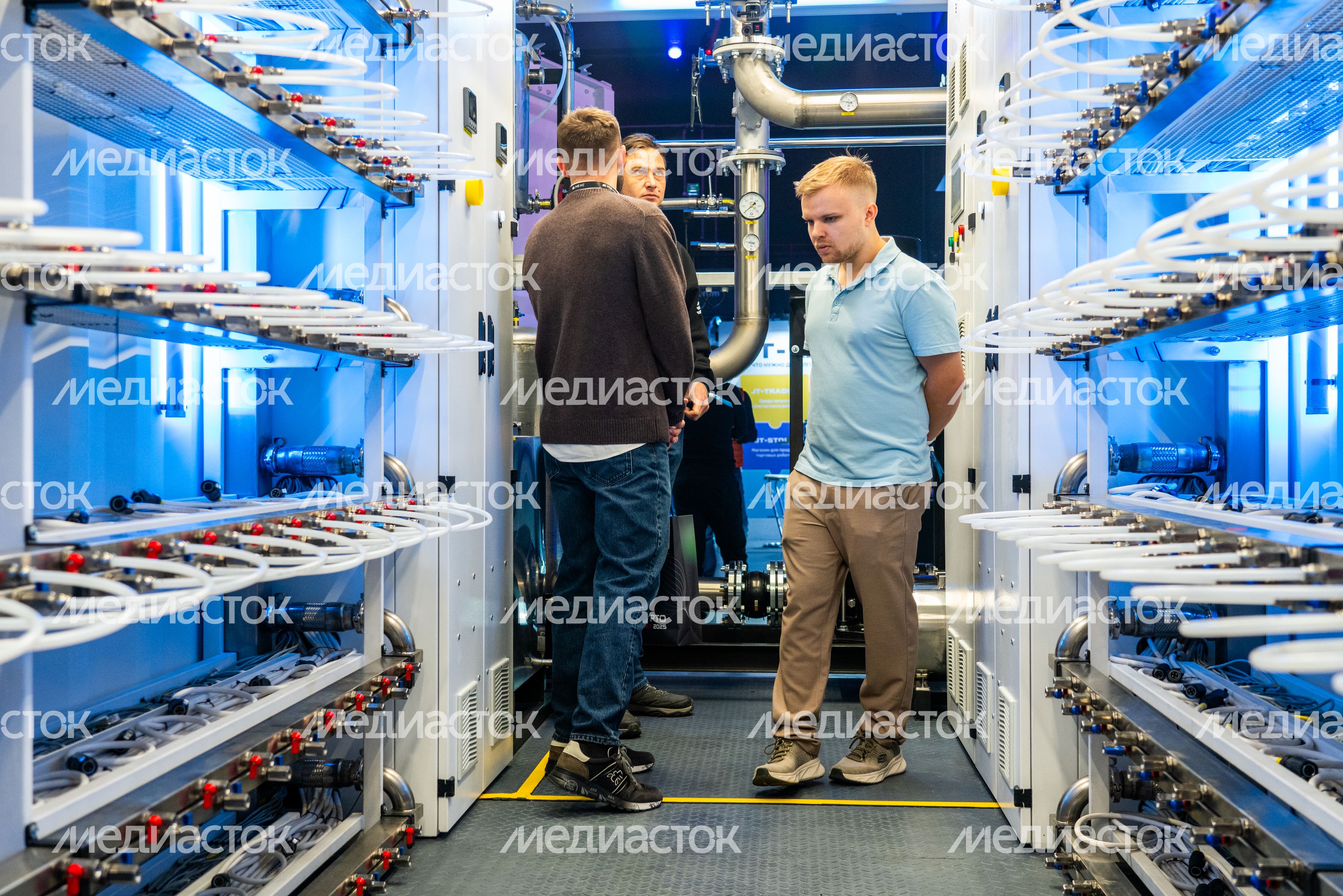 Выставочный стенд на форуме по криптовалютам и блокчейн-технологиям CRYPTO SUMMIT 2025 в Одинцово