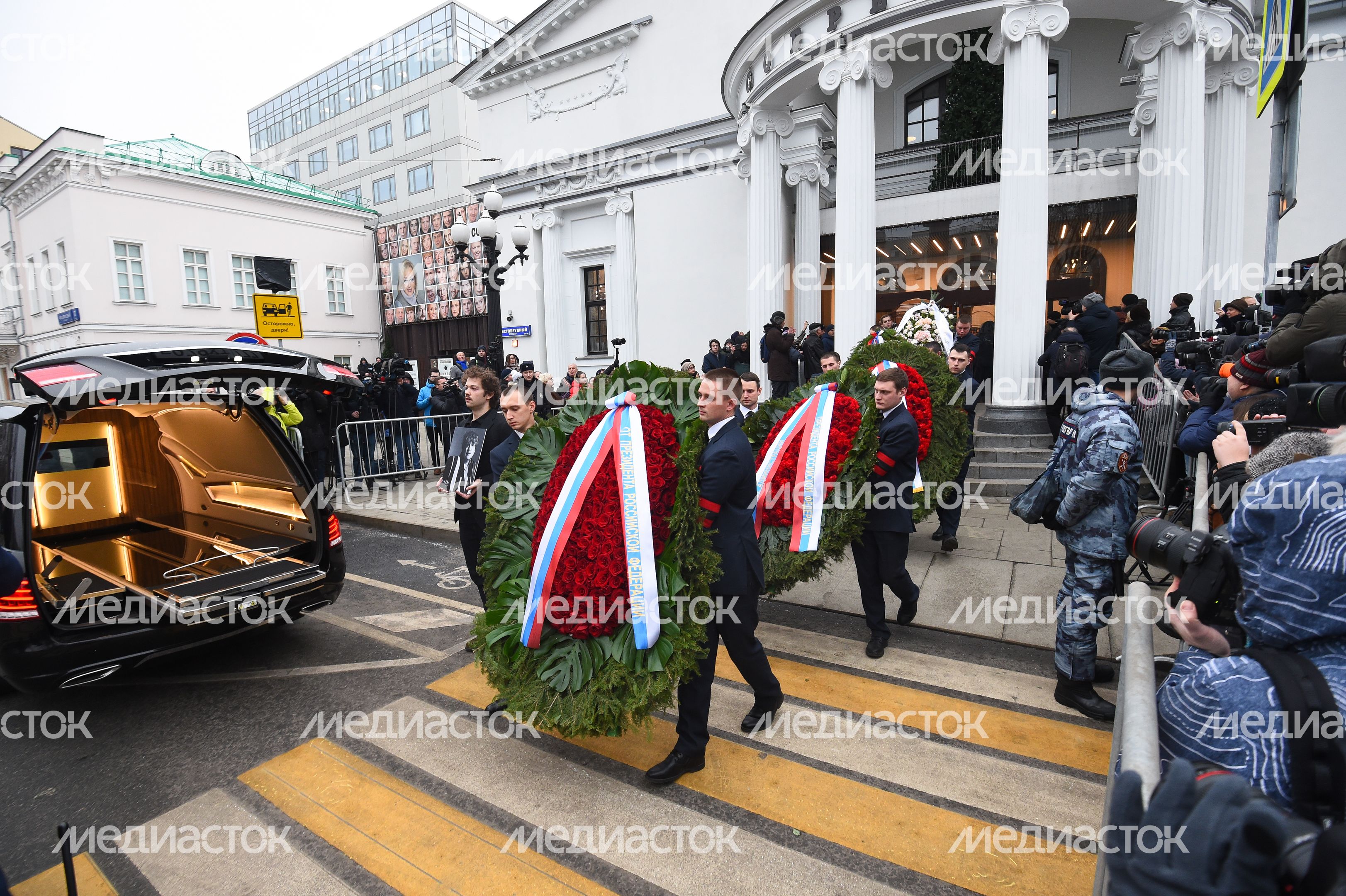 Церемония прощания с Галиной Волчек