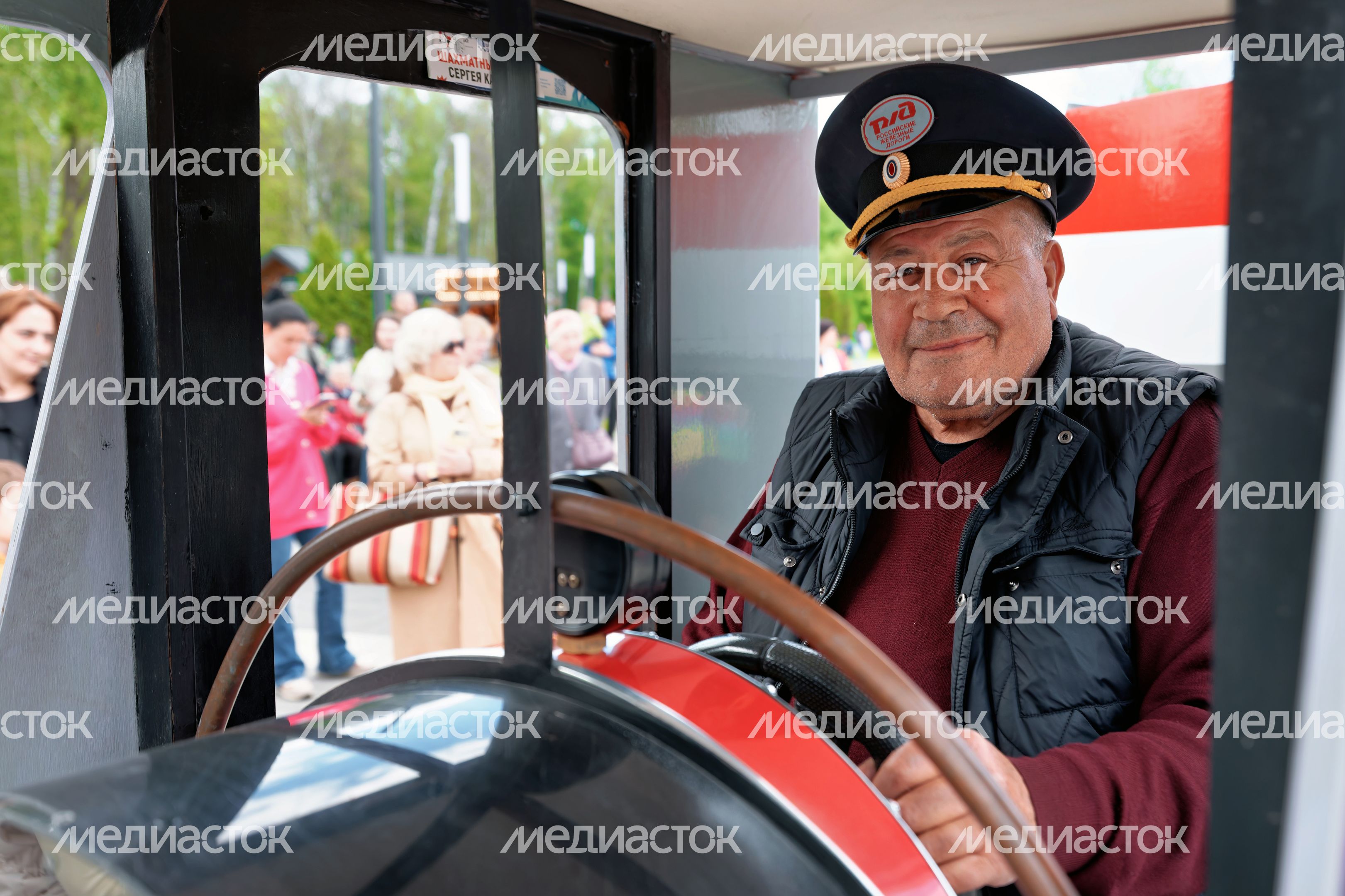 Костюмированное шествие в Центральном парке Лобни на закрытии XXX Театрального фестиваля «Русская классика» Костюмированное шествие в Центральном парке Лобни на закрытии XXX Театрального фестиваля «Русская классика»