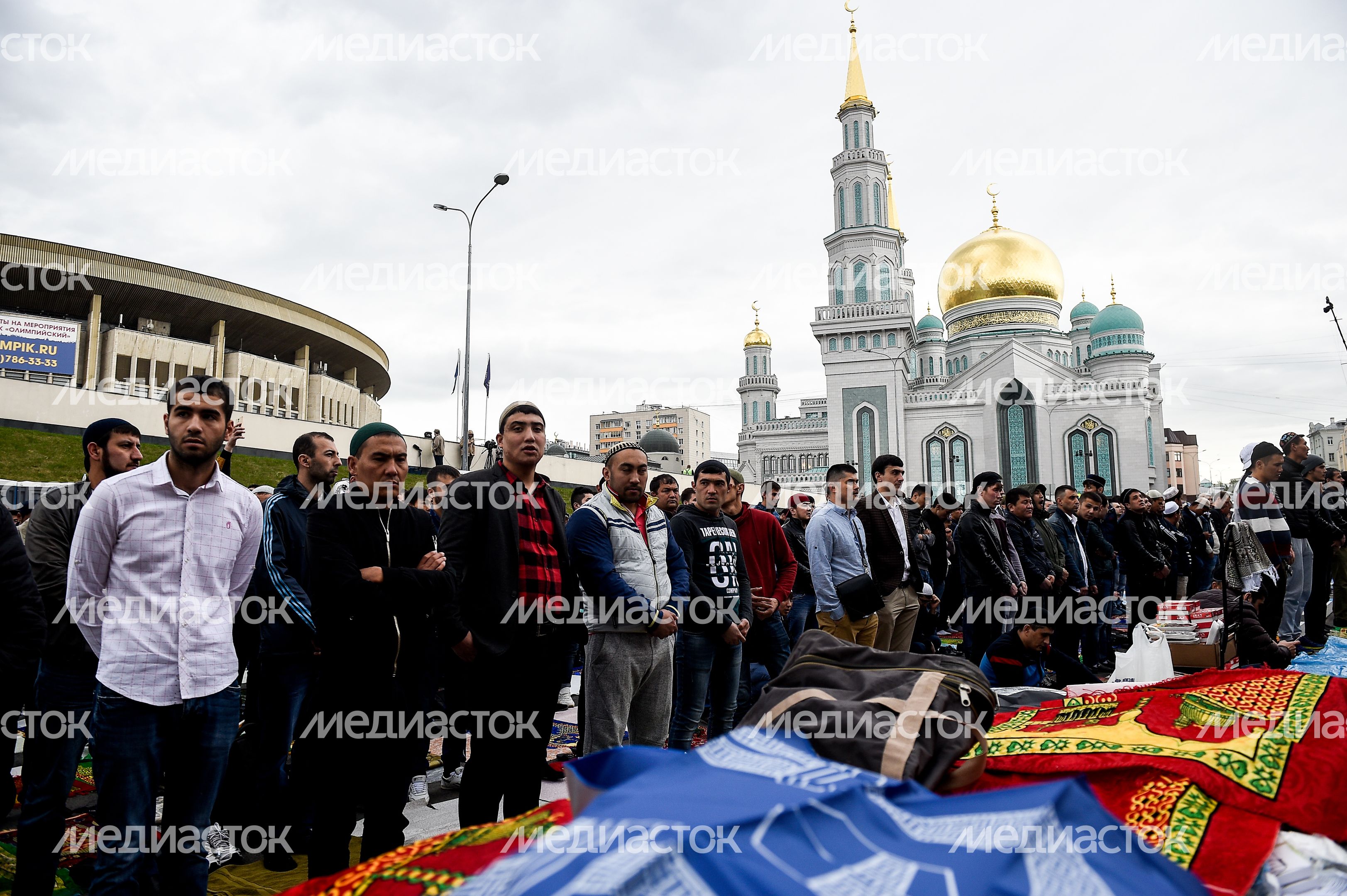 Праздование Ураза-Байрам (Ид Аль Фитр) в Москве Праздование Ураза-Байрам (Ид Аль Фитр) в Москве