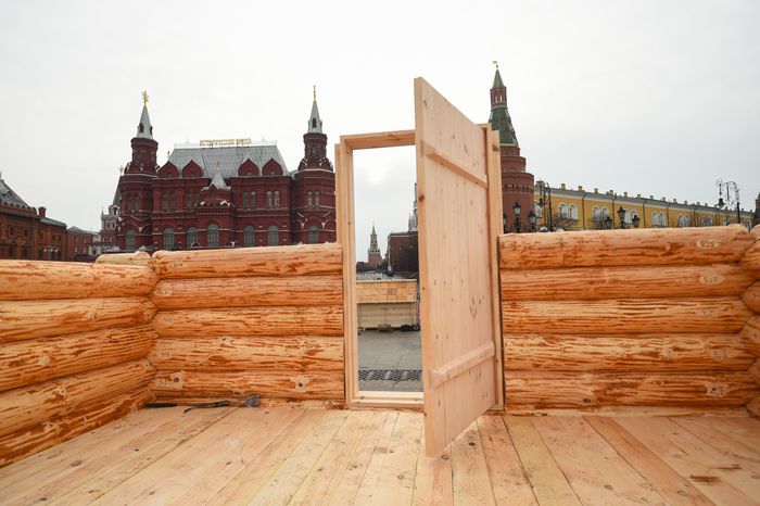 Монтаж инсталляций для фестиваля «Московская Масленица» на Манежной площади