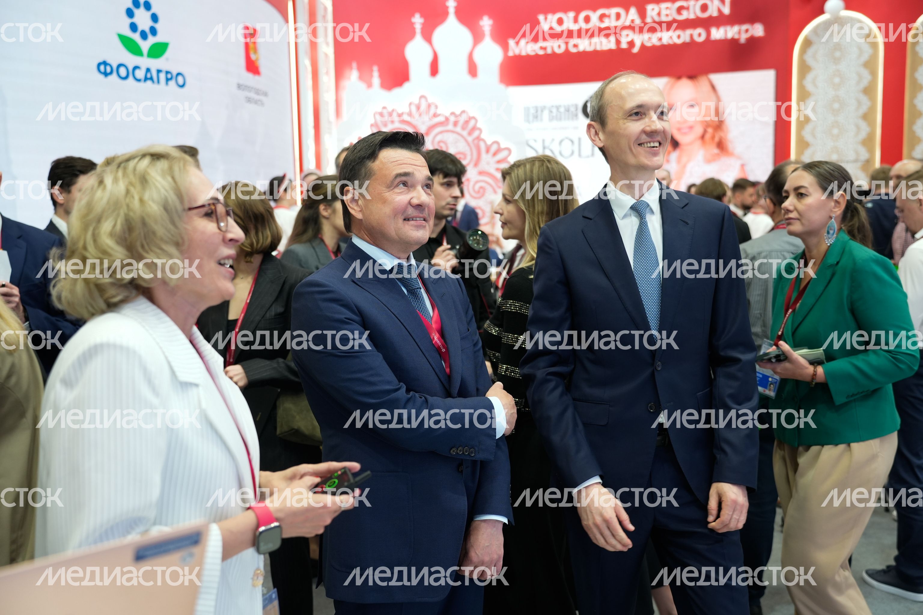 Дмитрий Григоренко посетил подмосковный стенд на ПМЭФ-2026 Дмитрий Григоренко посетил подмосковный стенд на ПМЭФ-2026