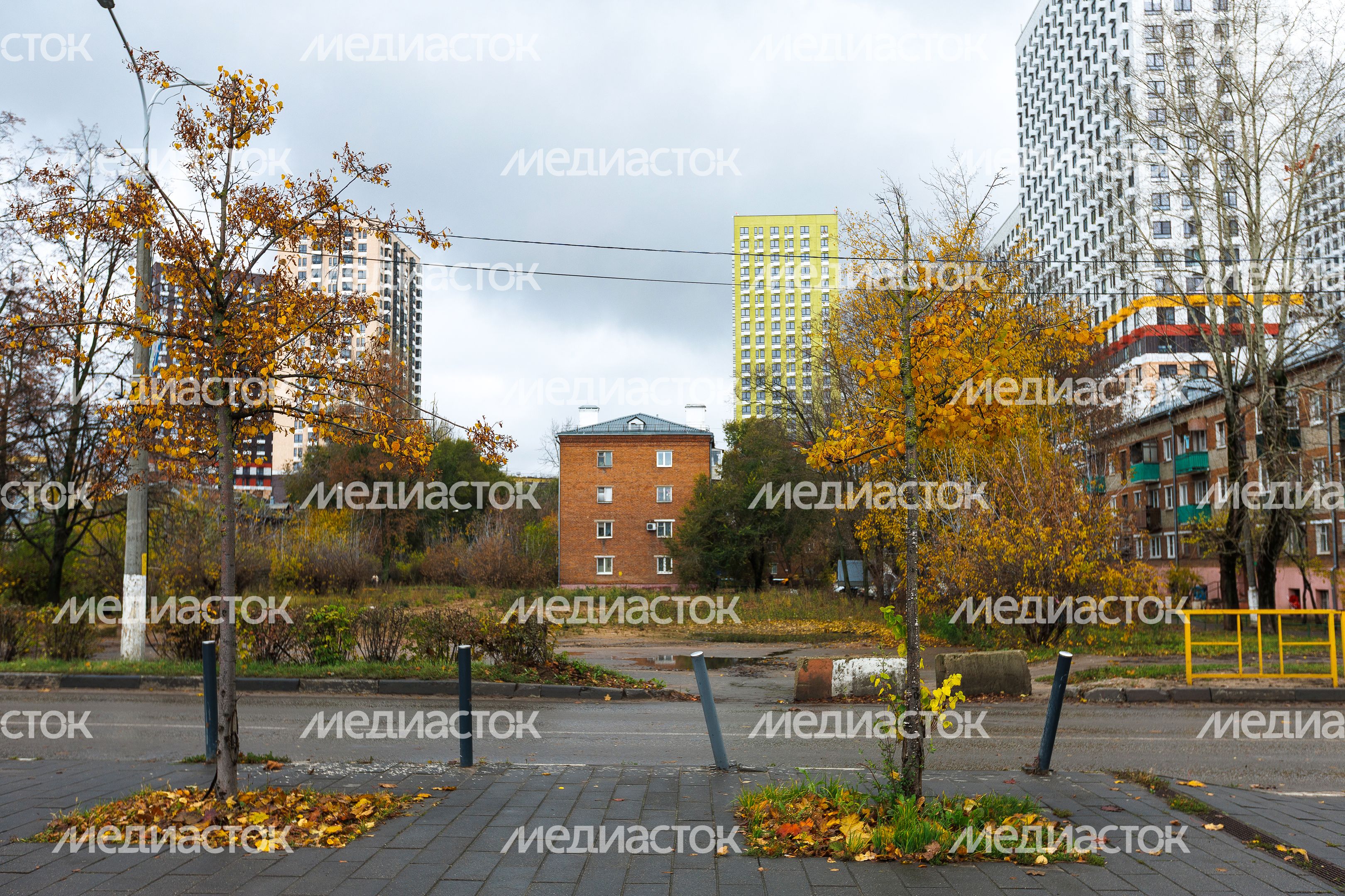 Виды города Котельники осенью