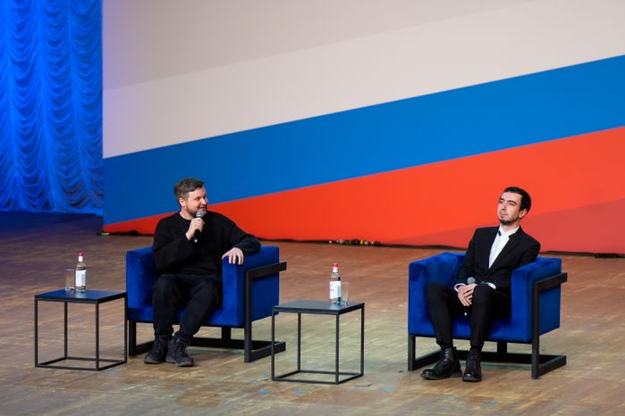 Пранкеры Вован и Лексус выступают перед гостями форума "На государственной службе"