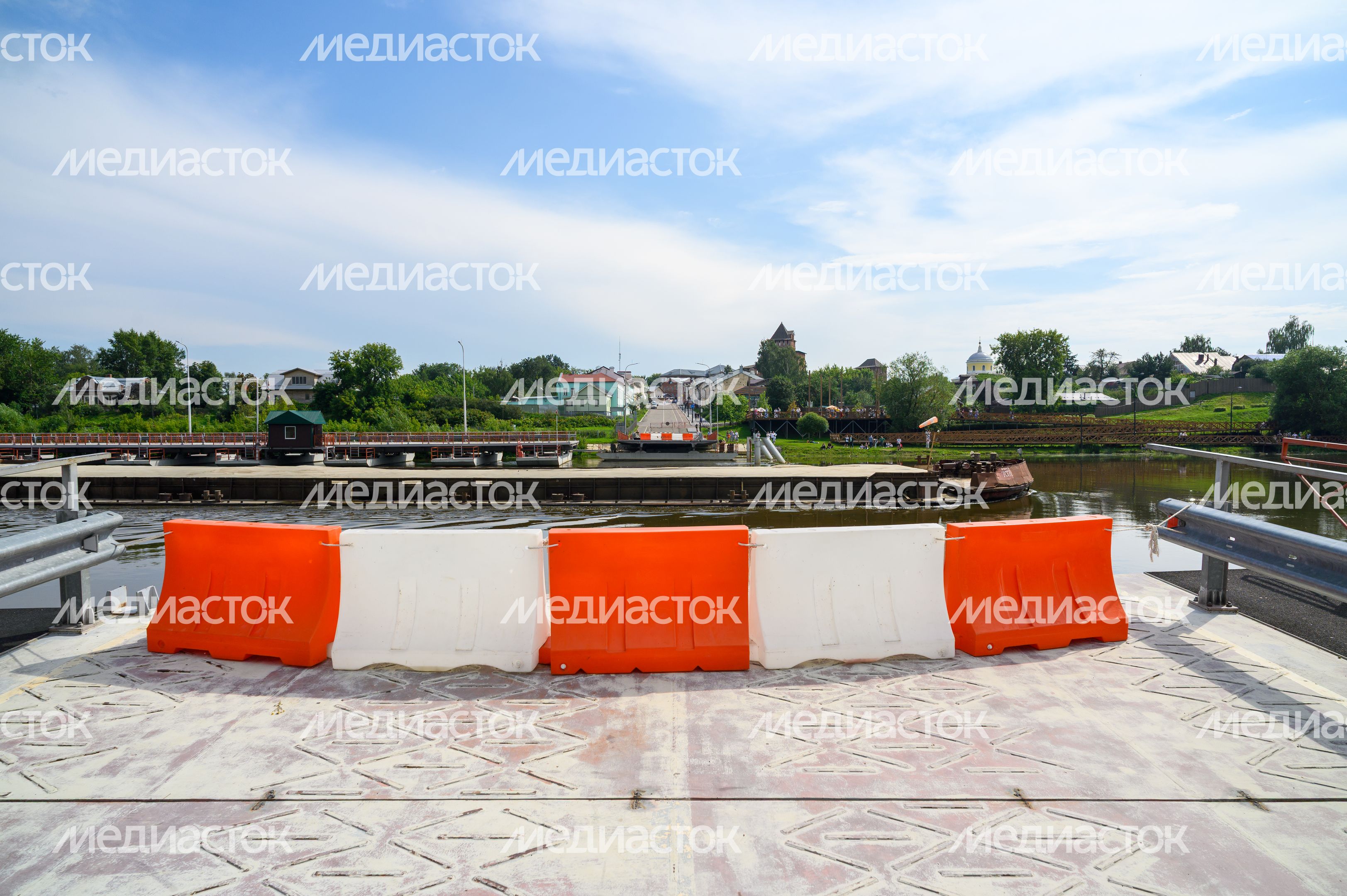 Наплавной разводной Бобреневский мост в Коломне через Москву-реку Наплавной разводной Бобреневский мост в Коломне через Москву-реку