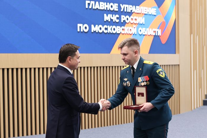Андрей Воробьев поздравил сотрудников МЧС с Днем спасателя и 35-летием ведомства