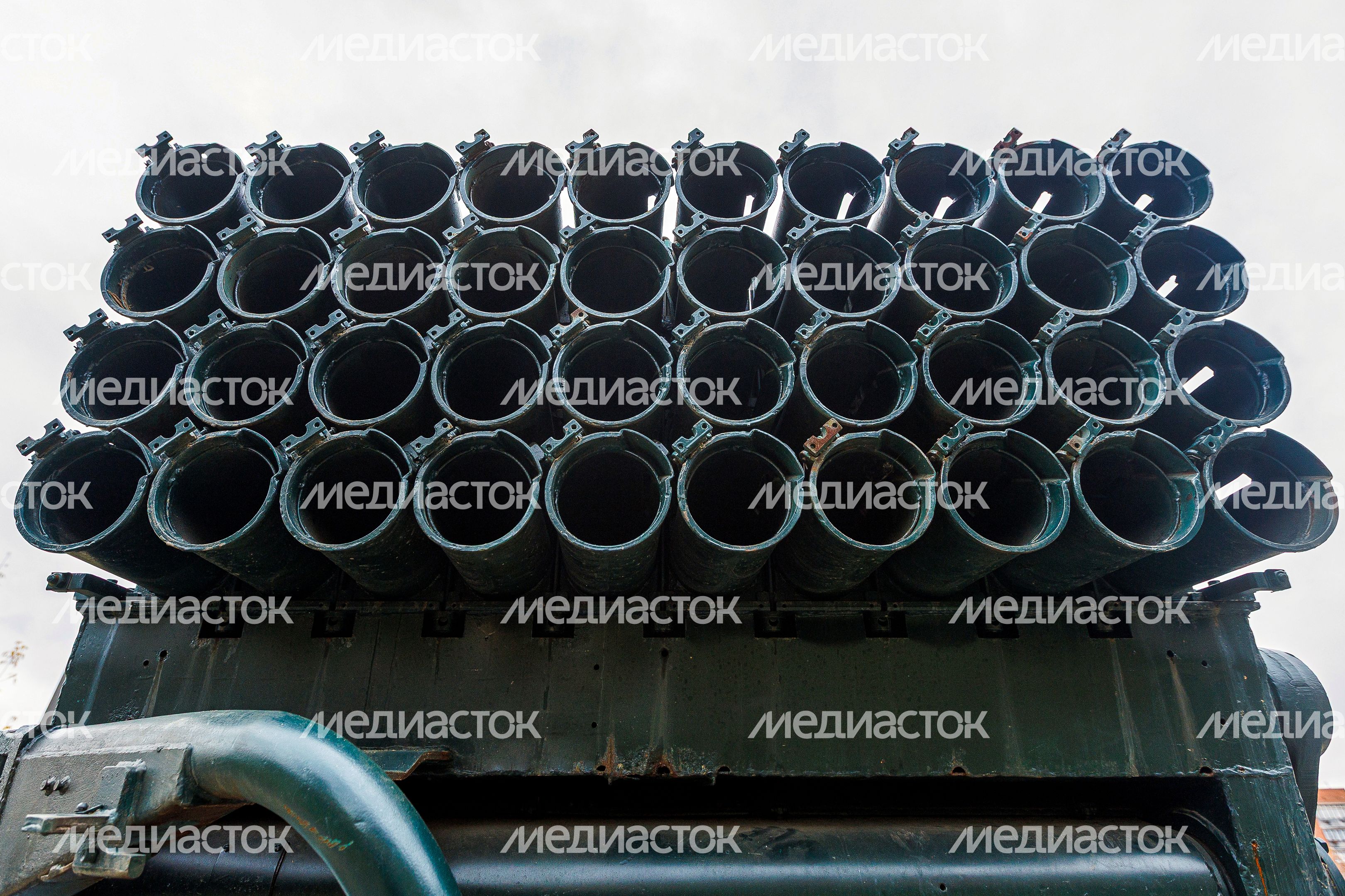 Установка «Град» у памятника создателям ракетного щита России в сквере им. Б.К. Громцева в Дзержинском Установка «Град» у памятника создателям ракетного щита России в сквере им. Б.К. Громцева в Дзержинском