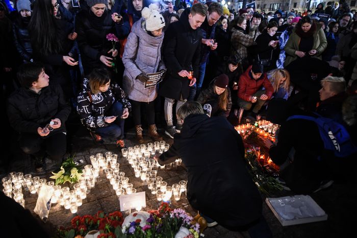 Акция в память о погибших в Кемерове на Пушкинской площади в Москве