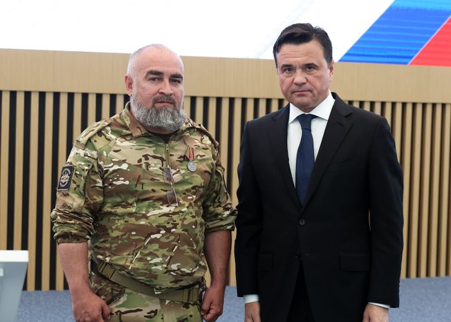 Андрей Воробьев передал государственные награды бойцам отряда БАРС