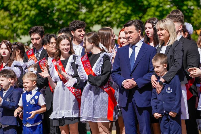 Губернатор поздравил выпускников реутовской СОШ №10 с последним звонком