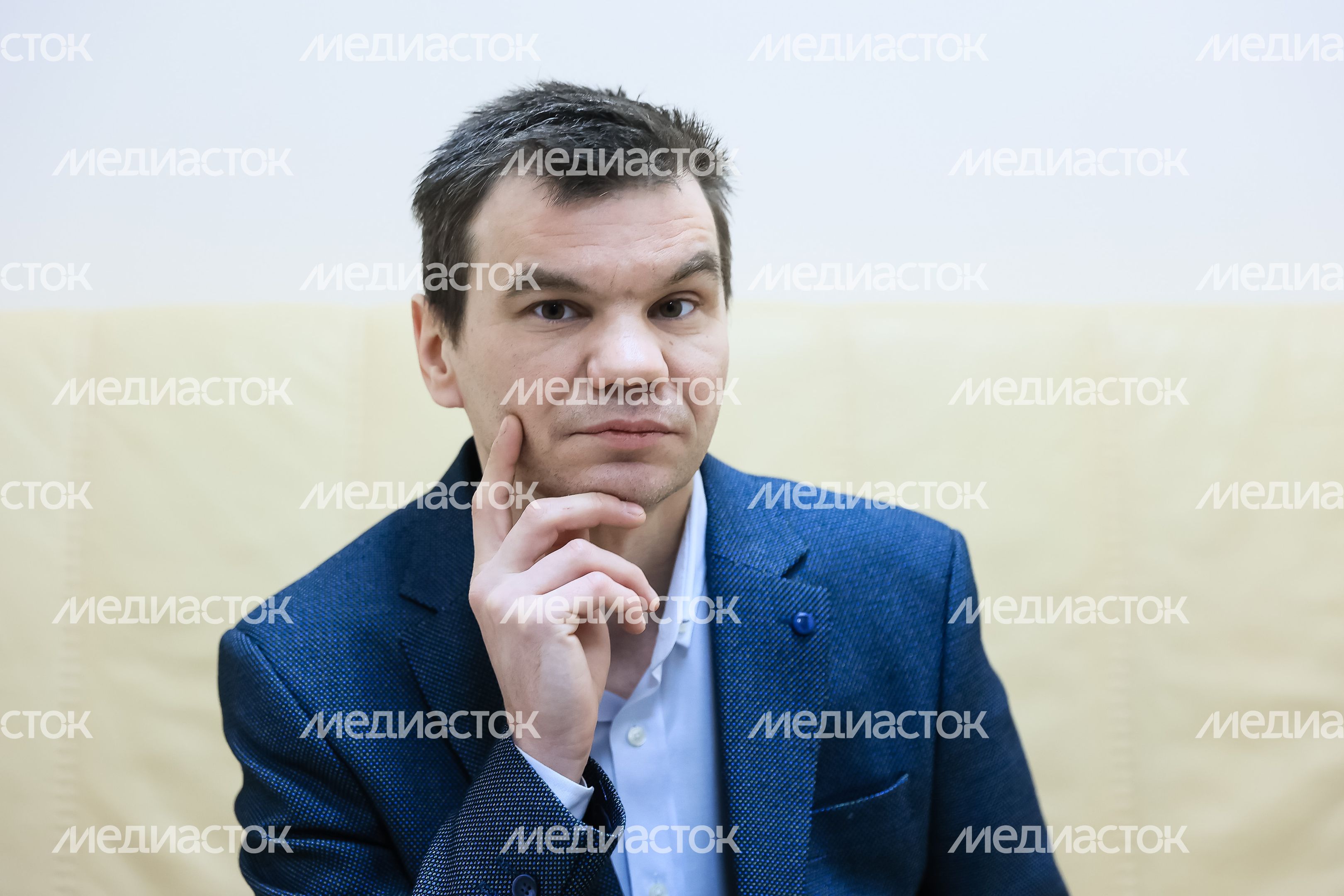 Вручение Губернатором Ордена Мужества добровольцу из Подольска