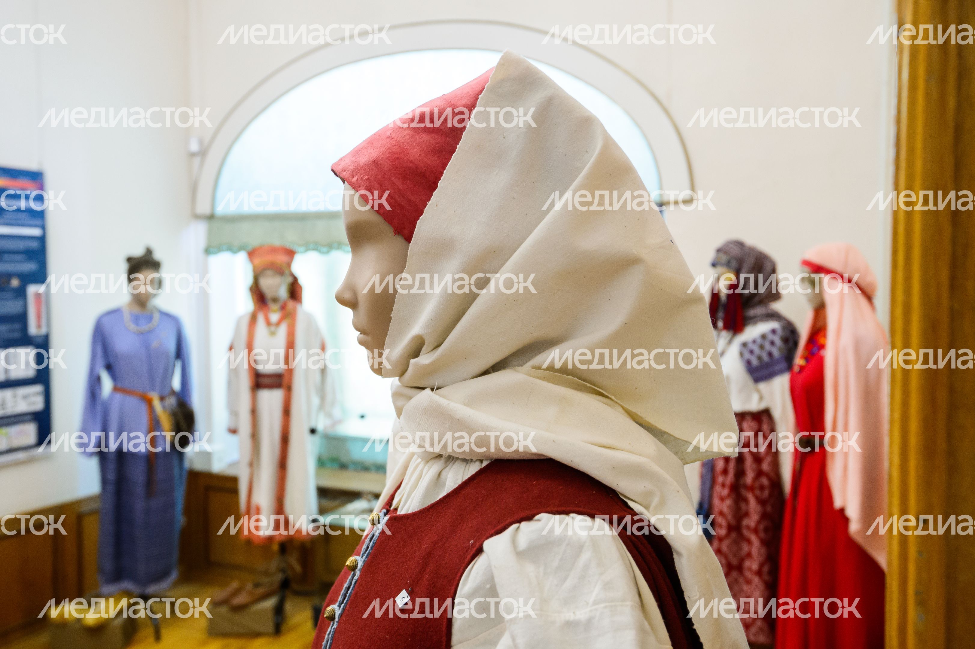 Выставка «Эволюция моды. Женский костюм в Среднем Поочье с каменного века до наших дней» в Кашире