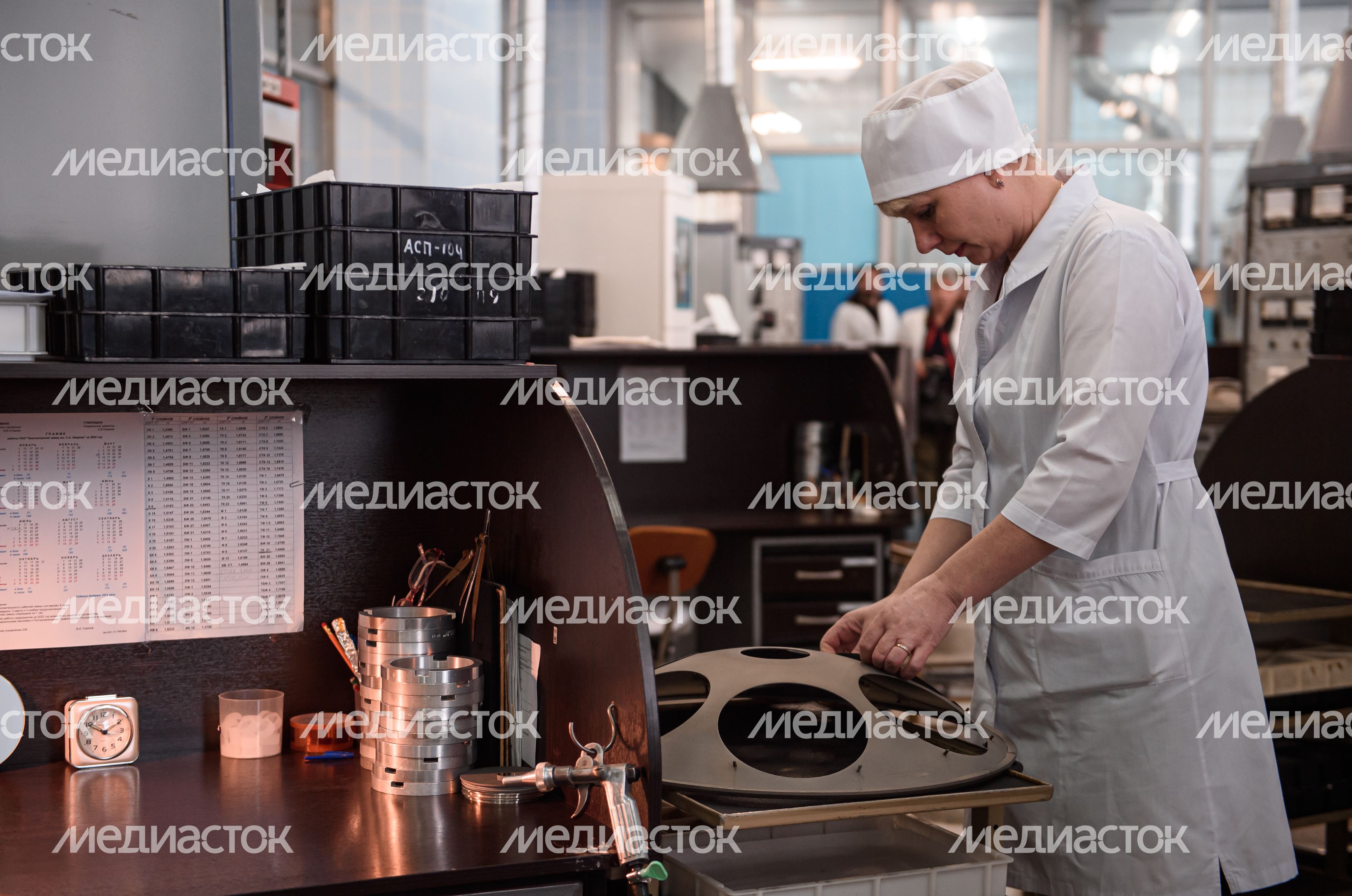 Рабочие моменты завода «Зенит»