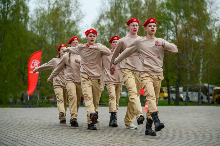 Военно-патриотическая игра «Юнармия, вперед!», посвященная Дню Победы, в Горках Ленинских