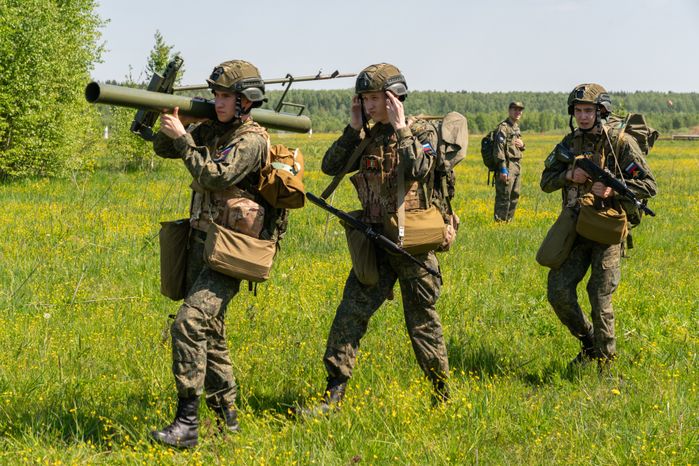 Военно-техническая игра "Арт-дуэль-2024" на аэродроме Волосово