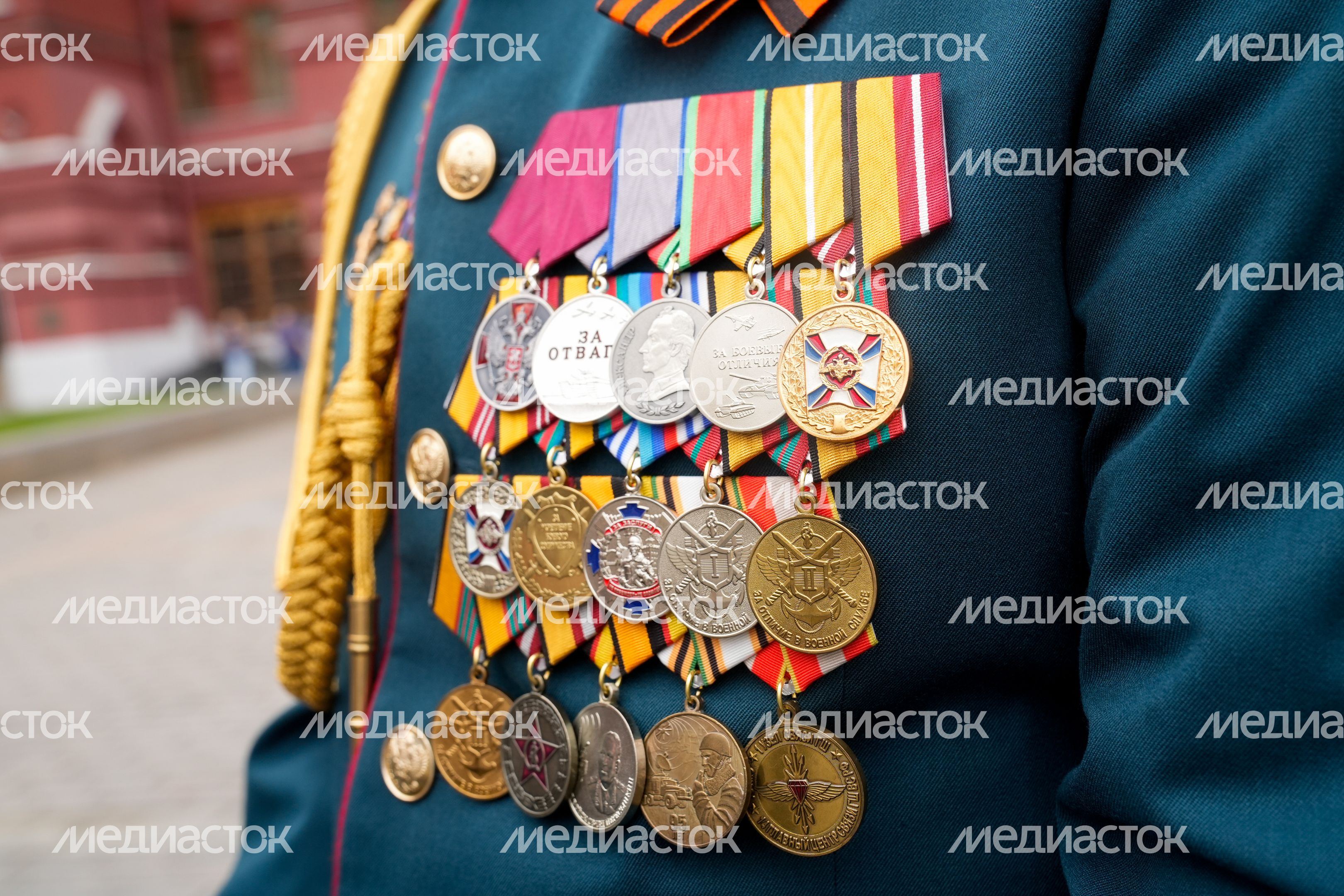 Участники специальной военной операции с детьми возложили цветы к Могиле Неизвестного Солдата Участники специальной военной операции с детьми возложили цветы к Могиле Неизвестного Солдата