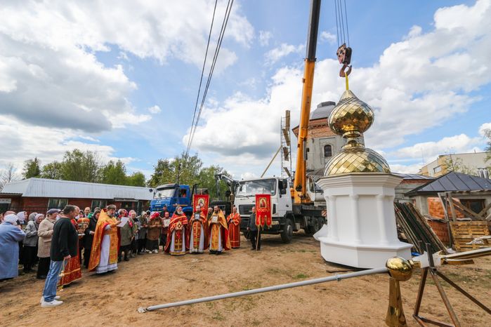 Водружение креста на Борисоглебскую церковь в Рузе