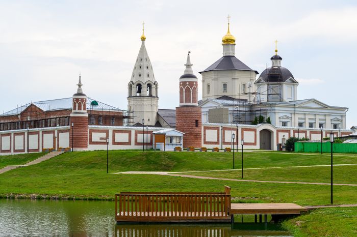 Богородице-Рождественский Бобренев мужской монастырь в селе Старое Бобренево округа Коломна