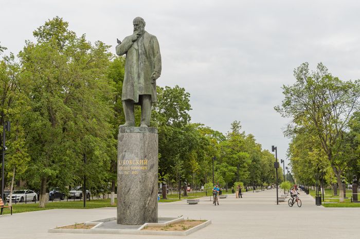 Памятник Н.Е. Жуковскому