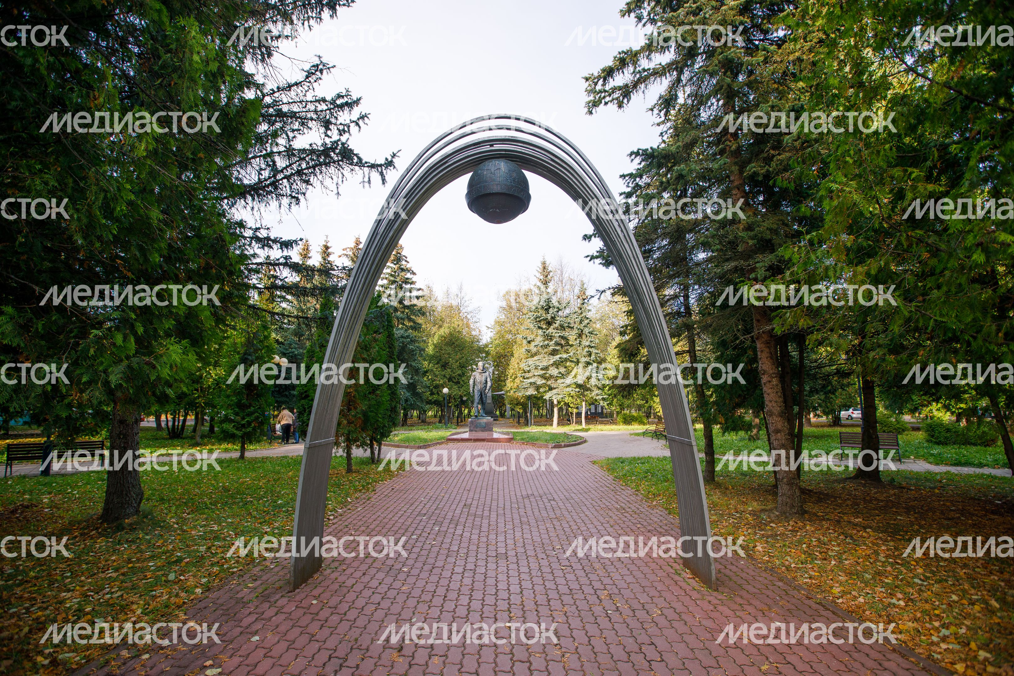 Краснознаменск. Памятник космонавту Герману Титову Краснознаменск. Памятник космонавту Герману Титову