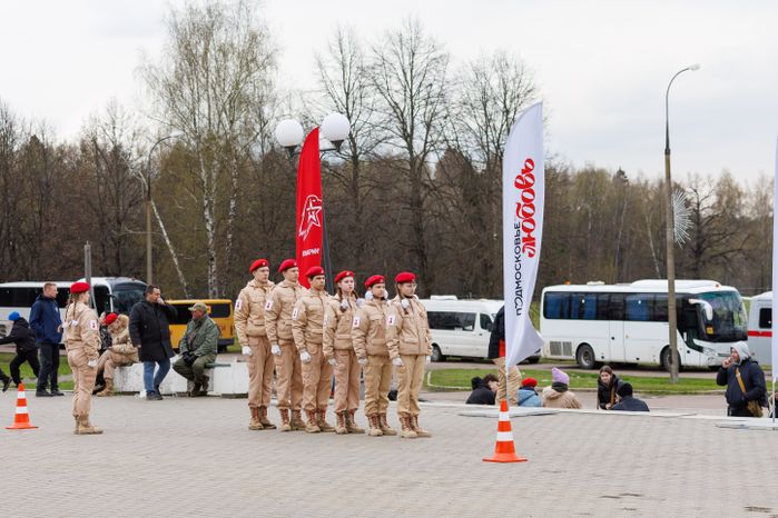 Военно-патриотическая игра «Юнармия, вперед!», посвященная Дню Победы, в Горках Ленинских