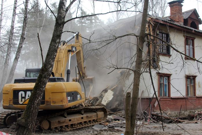 Снос аварийного дома в Королеве