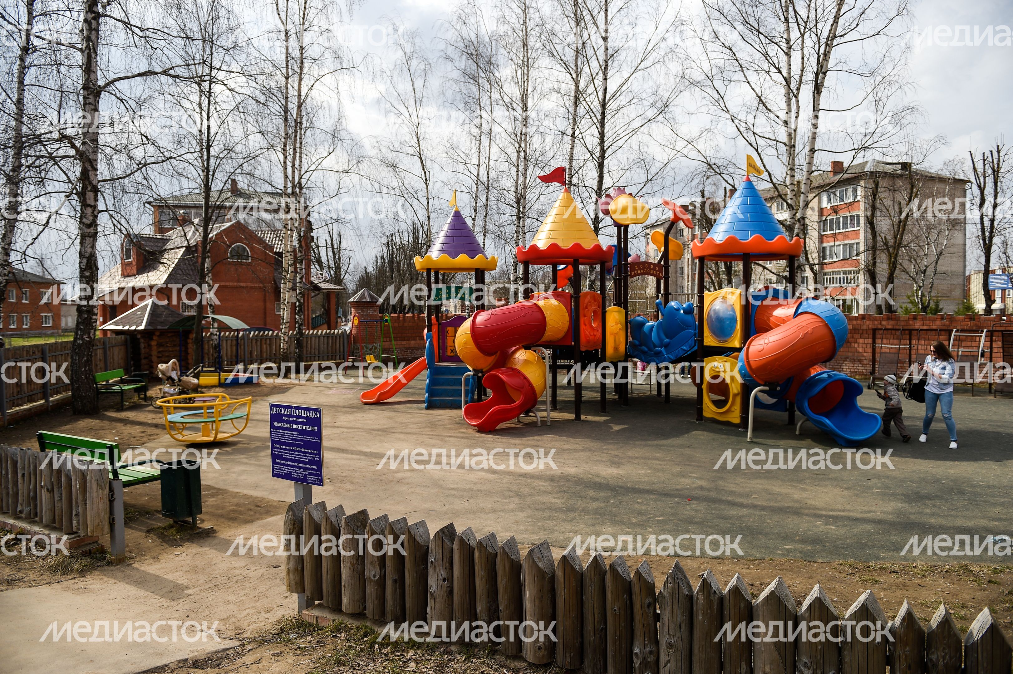 Детская площадка в поселке Шаховская