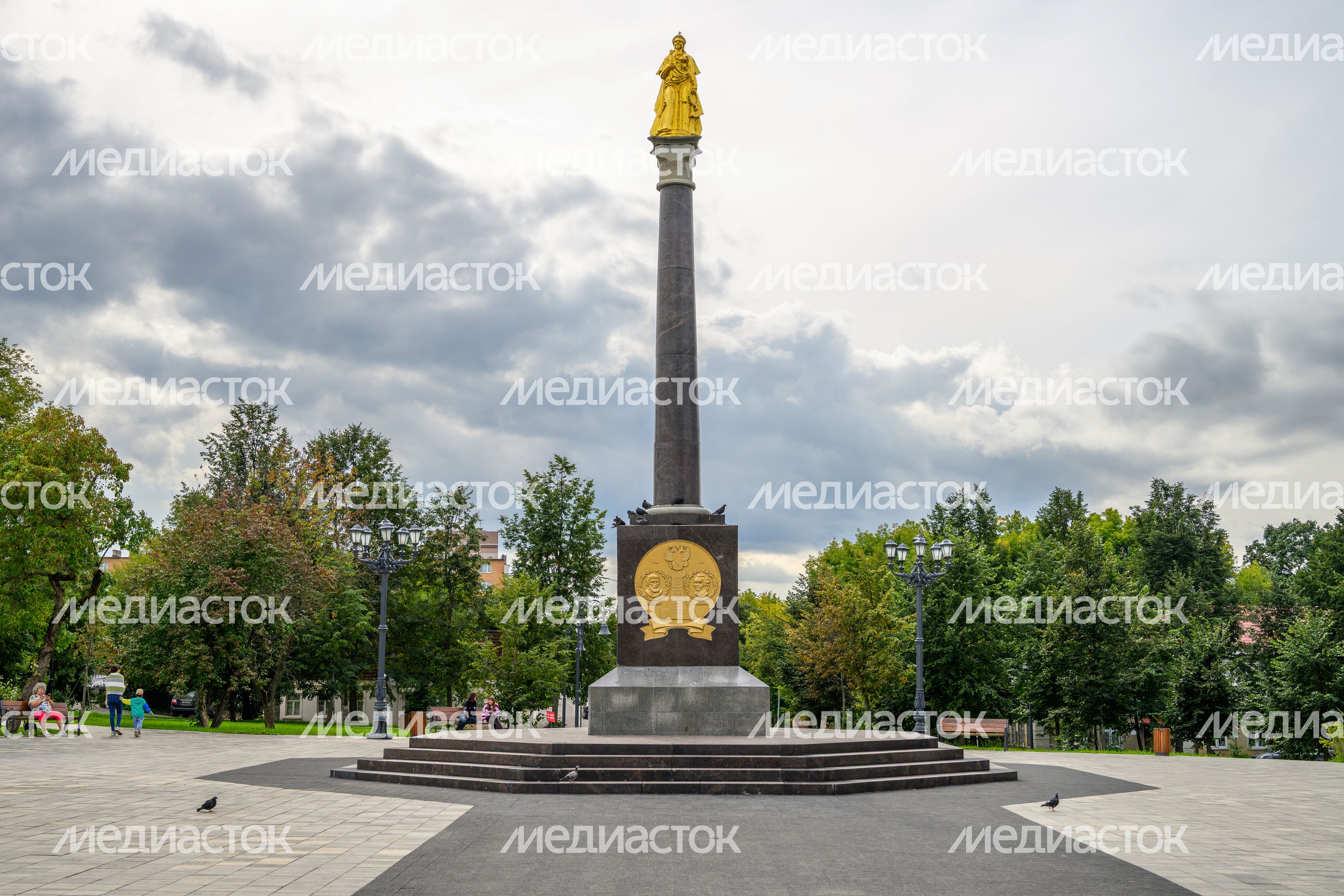 Памятник Екатерине II в сквере Бугрова в Ногинске Богородского округа Памятник Екатерине II в сквере Бугрова в Ногинске Богородского округа