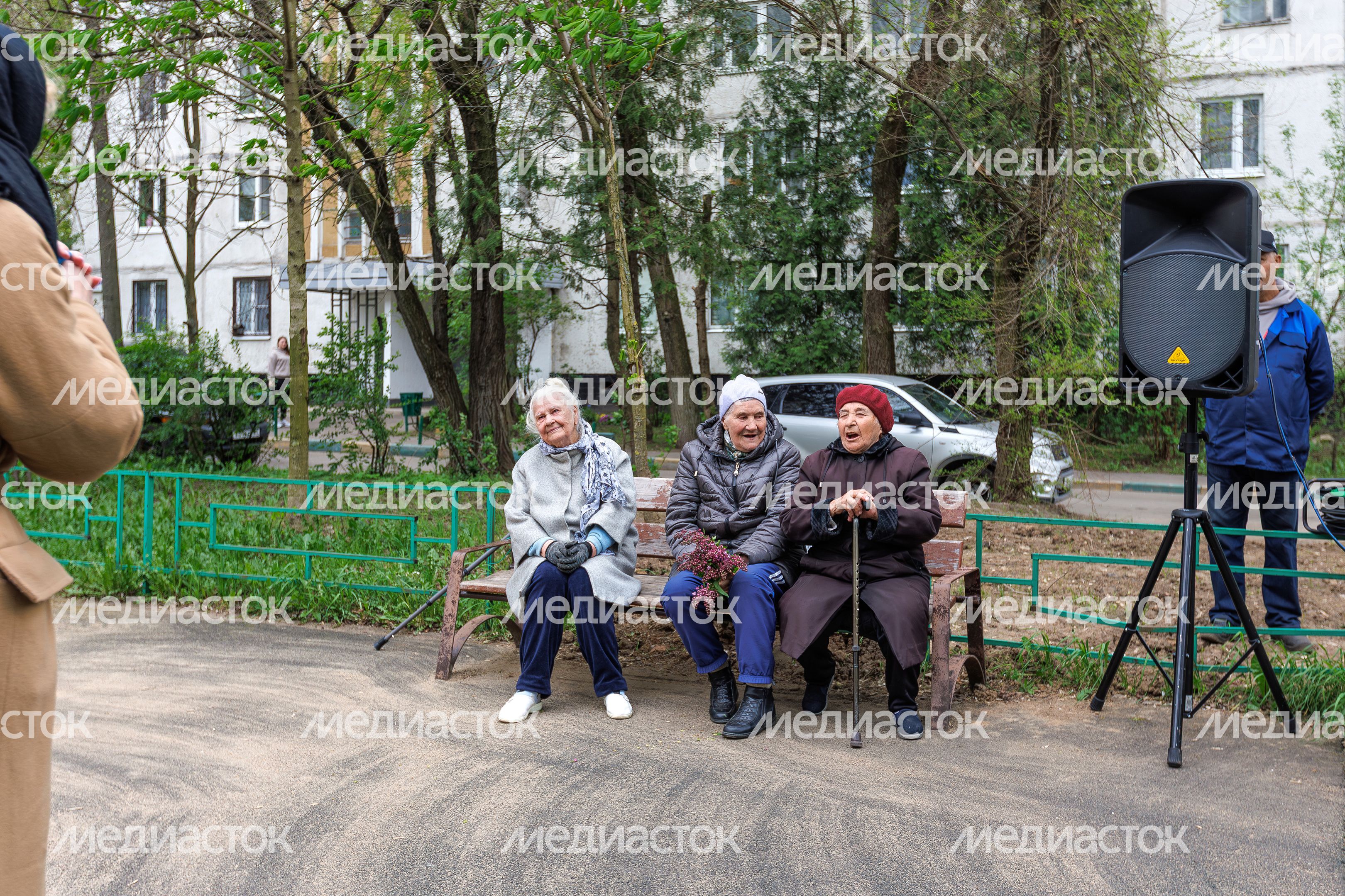 Акция «Песни Победы» для жительницы блокадного Ленинграда Людмилы Ивановны Бриллиантовой ко Дню Победы в Химках Акция «Песни Победы» для жительницы блокадного Ленинграда Людмилы Ивановны Бриллиантовой ко Дню Победы в Химках