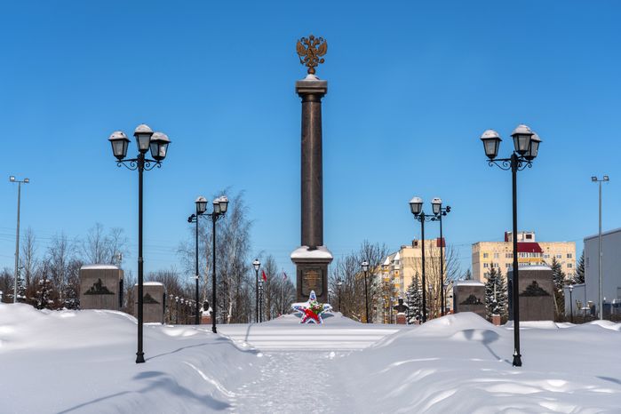 Стела «Можайск - город воинской славы» на Губернаторской площади Можайска