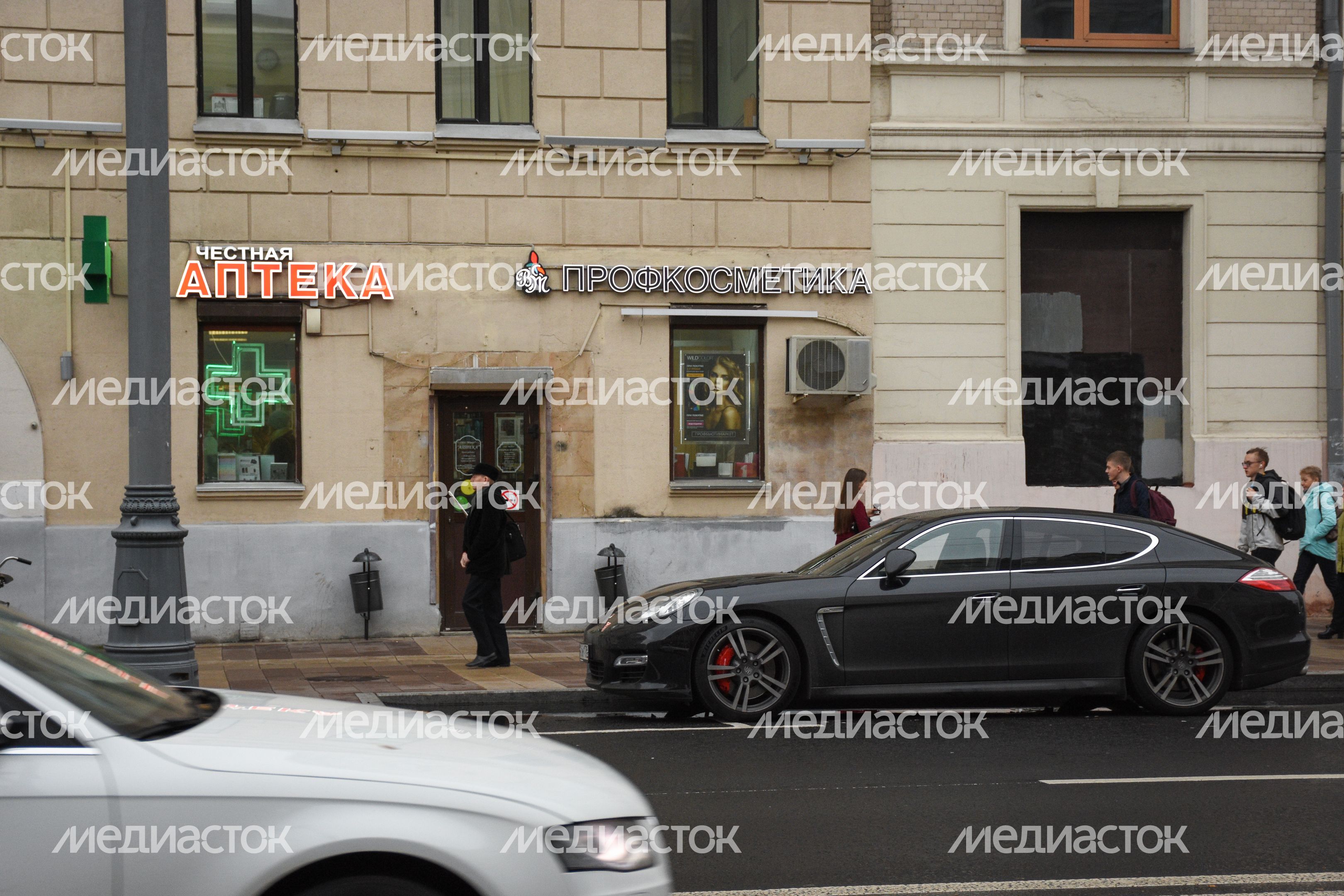 Повседневная жизнь города в Москве осенью
