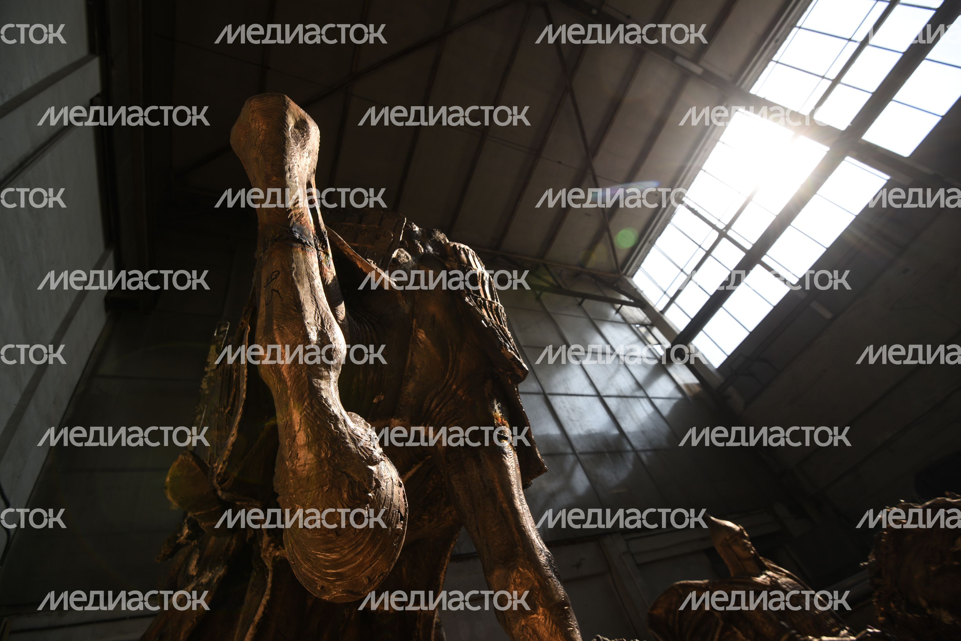 Сборка мемориала «Князь Александр Невский с дружиной» в Химках