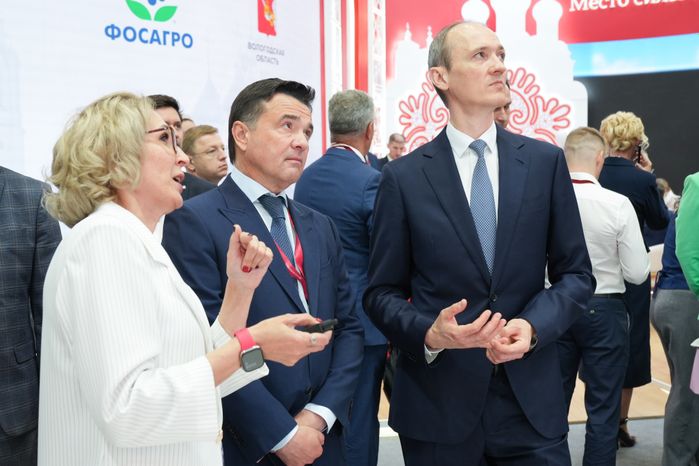 Дмитрий Григоренко посетил подмосковный стенд на ПМЭФ-2026