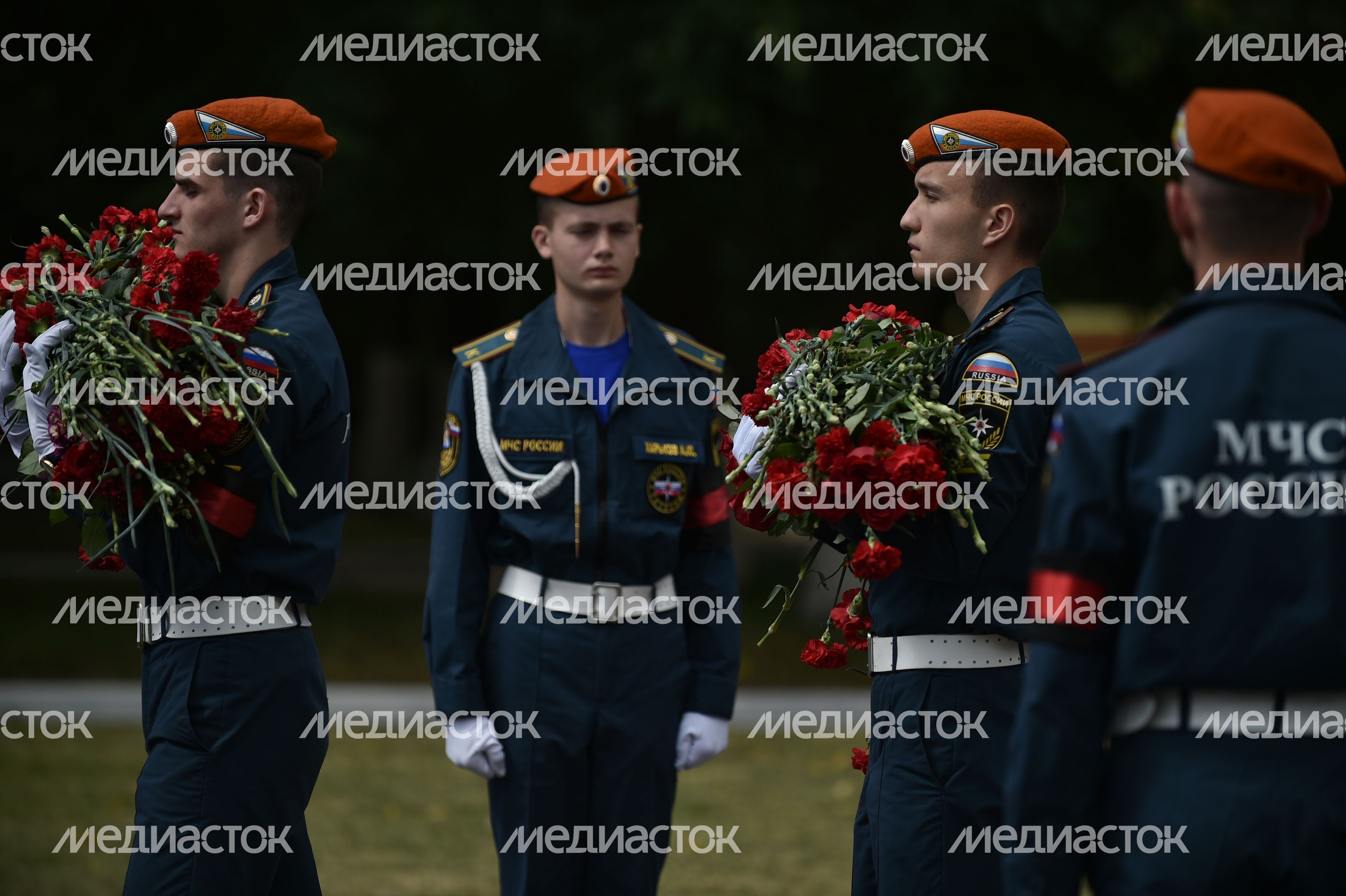 Прощание с погибшими членами экипажа самолета Ил-76 в Жуковском