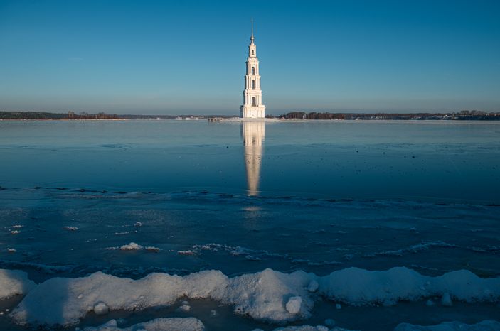 Зимние виды Колокольни Николаевского собора в Калязине