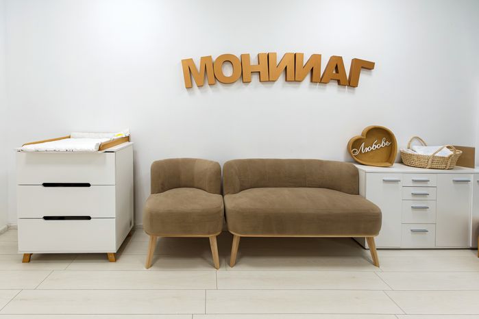 Комната выписки из роддома мамы с малышом в Московском областном НИИ акушерства и гинекологии имени академика В.И. Краснопольского (МОНИИАГ)