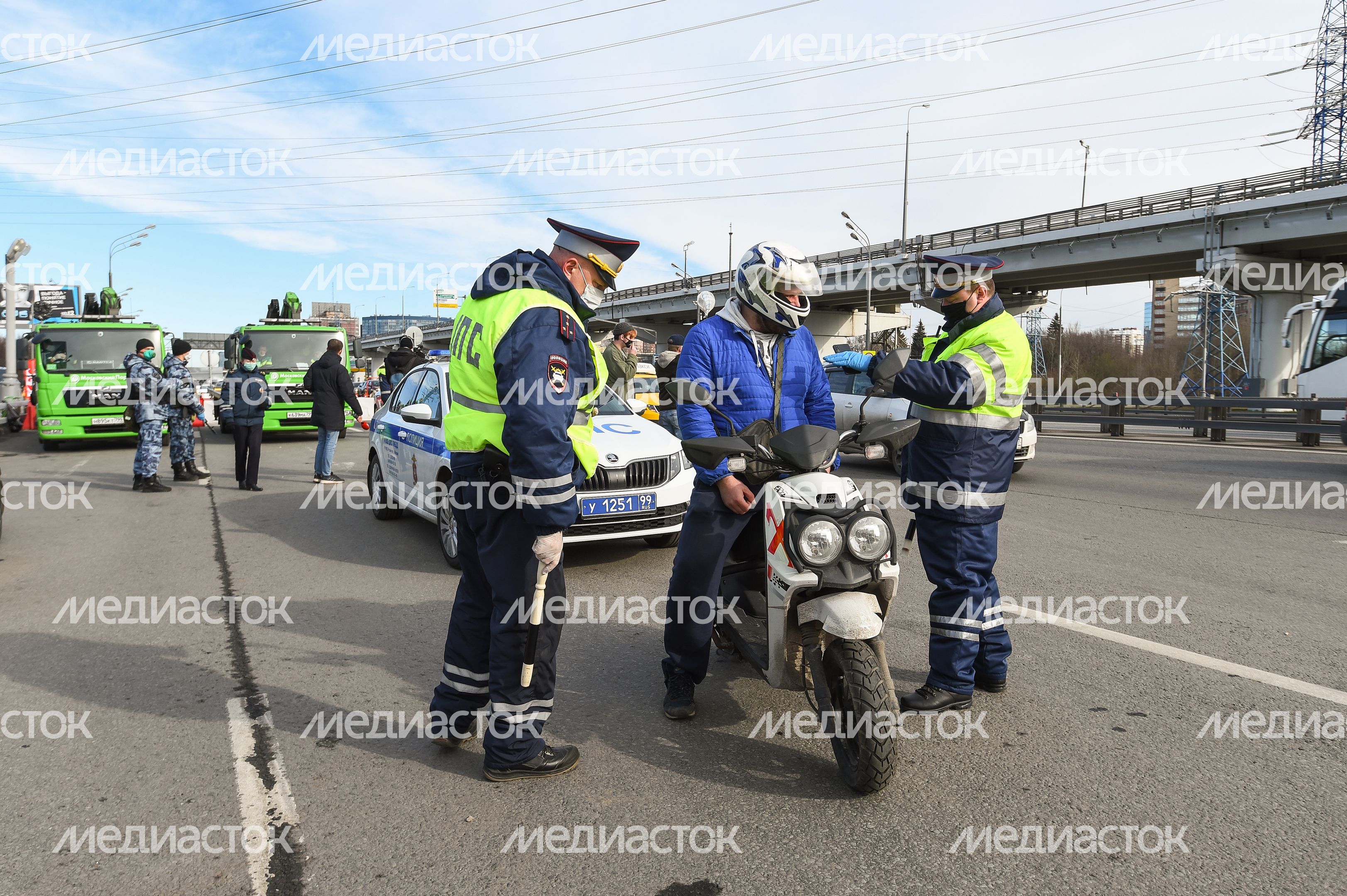 Проверка пропусков на въезде в Москву в период самоизоляции